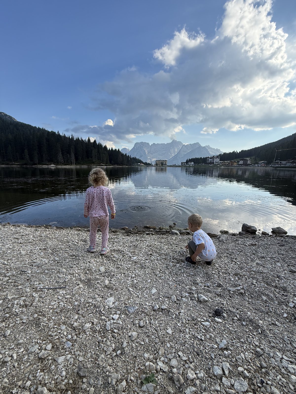Lake Misurina, the stone-throwing championship